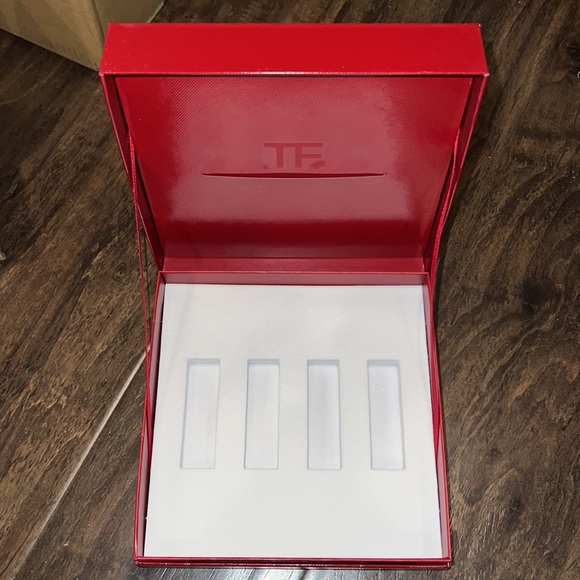 Tom Ford Red Gift Box Hearts Limited Edition - Picture 2 of 4